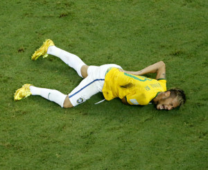 ブラジル代表　ネイマール　骨折